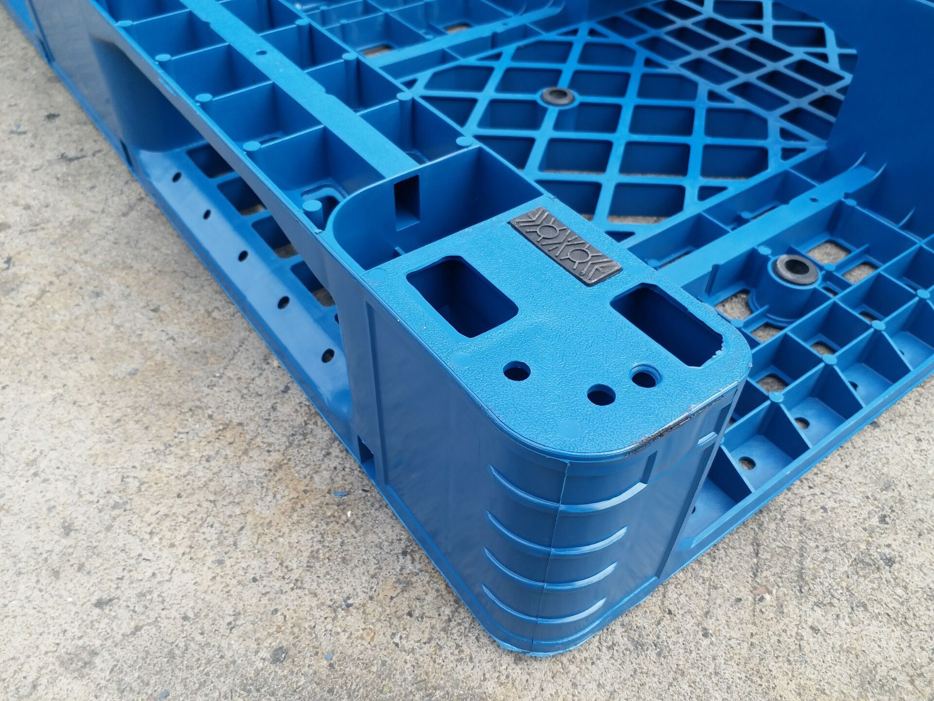 strong plastic pallet