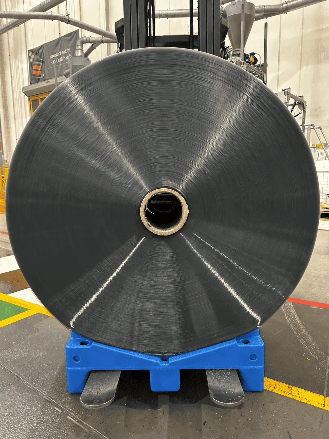 blue-plastic-roll-pallet-supporting-industrial-film-roll blue-plastic-roll-pallet-supporting-industrial-film-roll